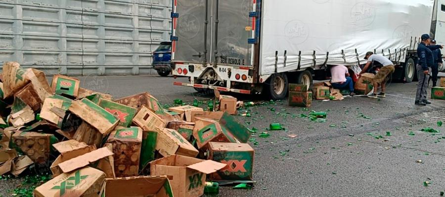 Caen cervezas de tractocamión en la salida a la Villahermosa-Cárdenas Caen cervezas de tractocamión en la salida a la Villahermosa-Cárdenas