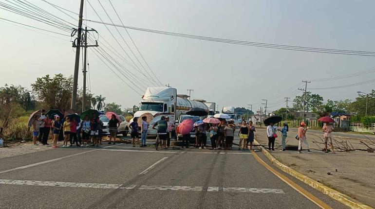 Bloqueo por falta de luz colapsa la Villahermosa-Frontera