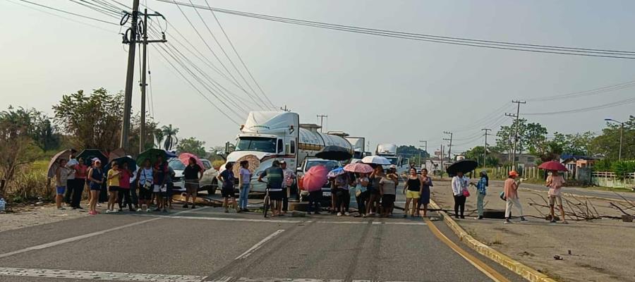 Bloqueo por falta de luz colapsa la Villahermosa-Frontera Bloqueo por falta de luz colapsa la Villahermosa-Frontera