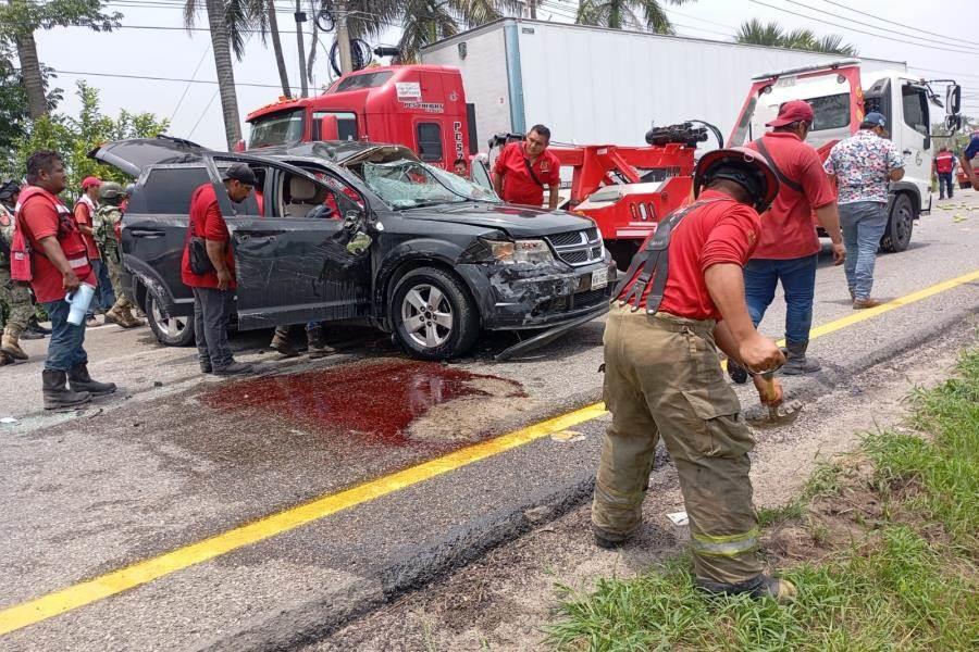 Atiende PC derrame de hidrocarburo tras accidente en la Villahermosa-Cárdenas Atiende PC derrame de hidrocarburo tras accidente en la Villahermosa-Cárdenas