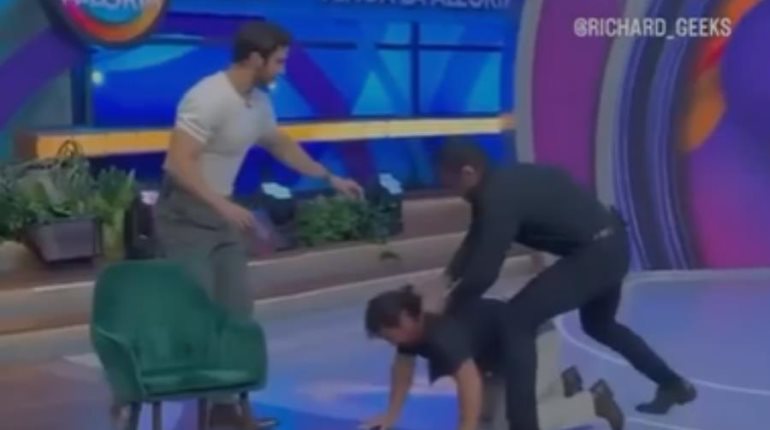 ¡Golpea a staff! Alberto del Río arma zafarrancho en Venga la Alegría