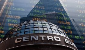 Peso y bolsa mexicana se recuperan tras freno a aranceles de Trump