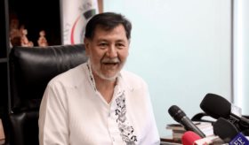 Fernández Noroña compara uso de acordeones ajenos para votar con copiar para un examen