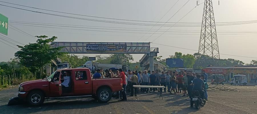 Tras más de 16 horas, habitantes de Tamulté de las Sabanas mantienen bloqueo en la Villahermosa-Frontera Tras más de 16 horas, habitantes de Tamulté de las Sabanas mantienen bloqueo en la Villahermosa-Frontera