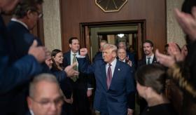 Corte de apelaciones restablece aranceles de Trump