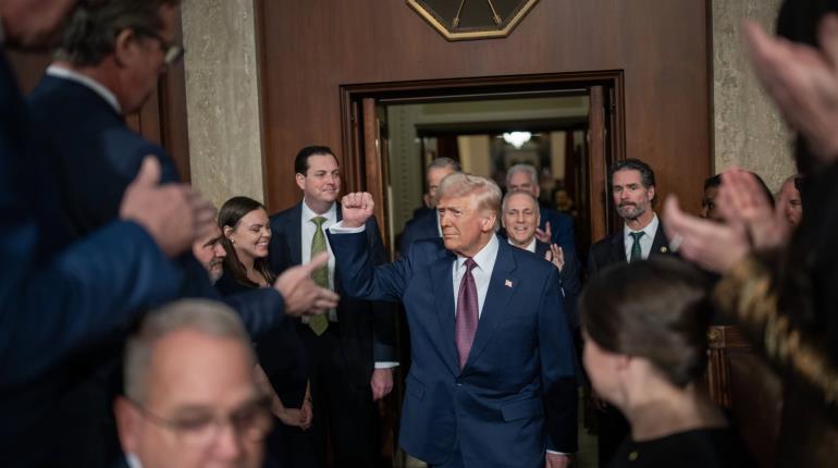 Corte de apelaciones restablece aranceles de Trump