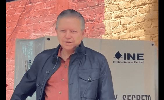 "Gracias por destruir la división de poderes", increpan a Arturo Zaldívar tras votar en elección judicial