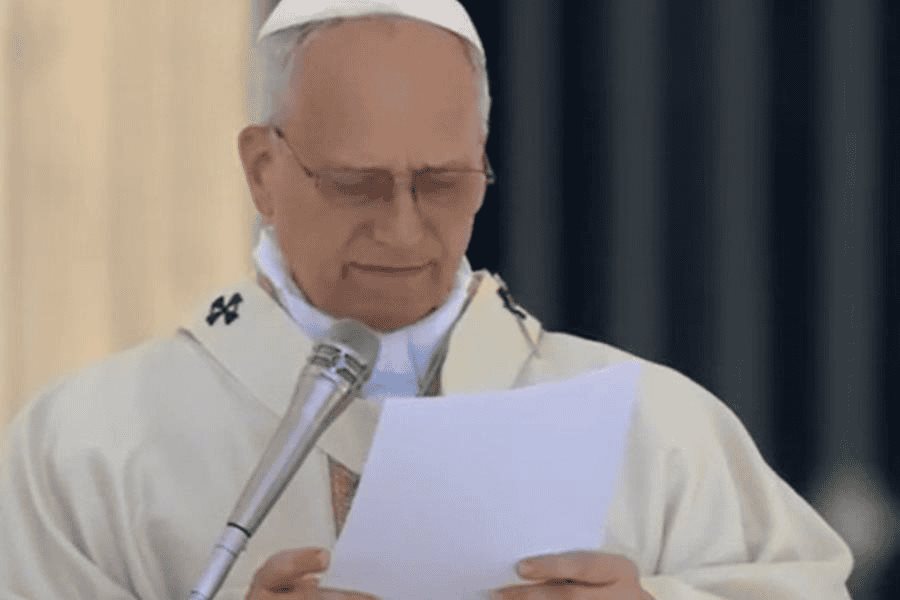 Reza Papa León XIV por las familias que sufren por la guerra