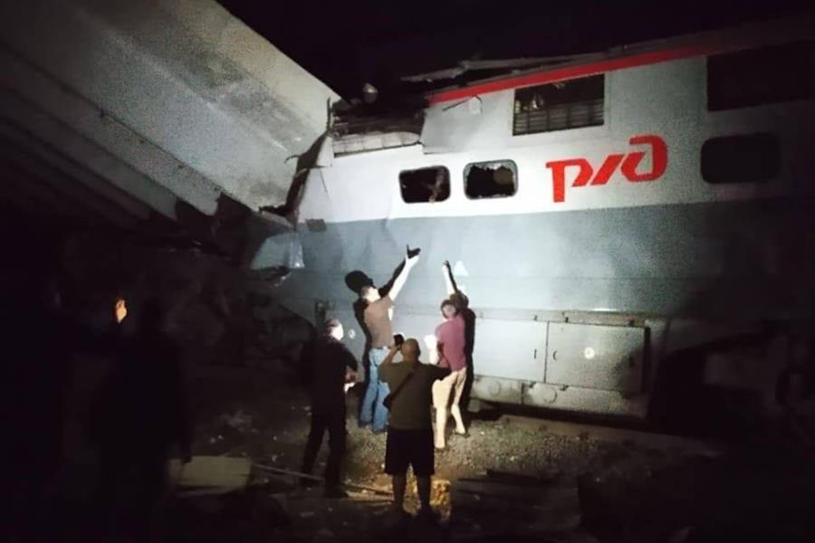 4 heridos y decenas de heridos deja derrumbe de puente sobre un tren en Rusia 4 heridos y decenas de heridos deja derrumbe de puente sobre un tren en Rusia