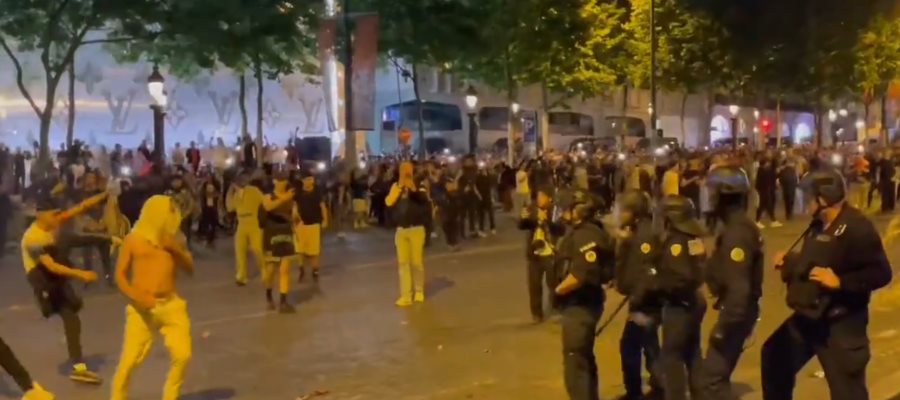Se enfrentan aficionados del PSG contra la Policía en París Se enfrentan aficionados del PSG contra la Policía en París