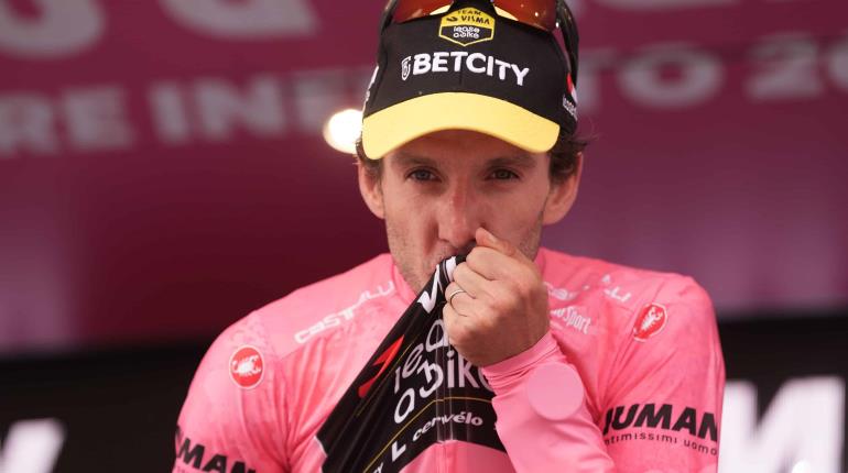 Simon Yates quita liderato a Isaac Del Toro en penúltima etapa del Giro de Italia