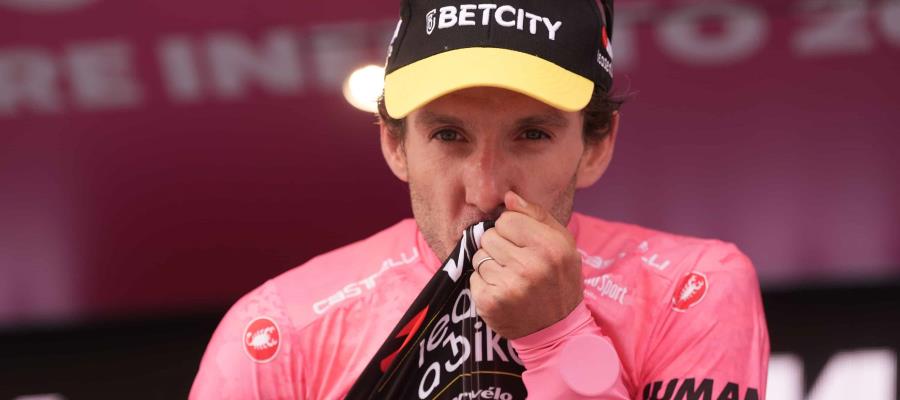 Simon Yates quita liderato a Isaac Del Toro en penúltima etapa del Giro de Italia Simon Yates quita liderato a Isaac Del Toro en penúltima etapa del Giro de Italia