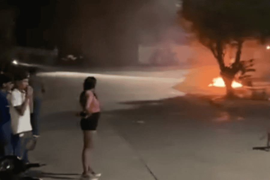Turba prende fuego a urnas y palacio municipal en Veracruz en protesta contra resultados Turba prende fuego a urnas y palacio municipal en Veracruz en protesta contra resultados