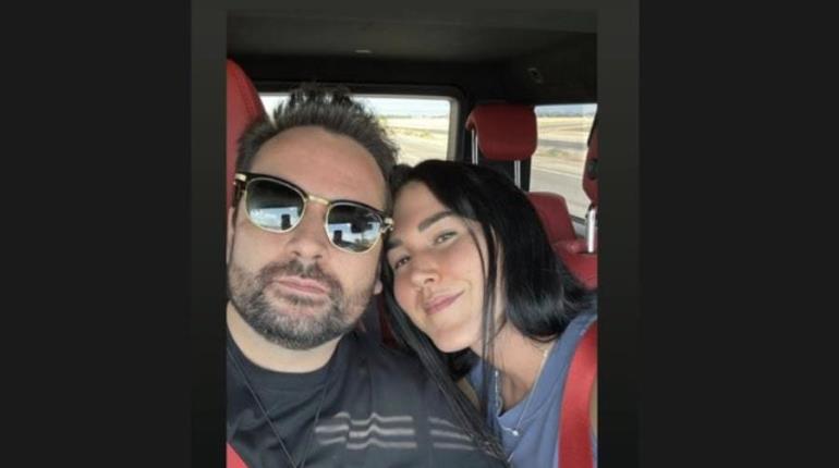 Hijo de Alfonso Durazo presume foto desde el interior de auto de alta gama de casi 5 mdp