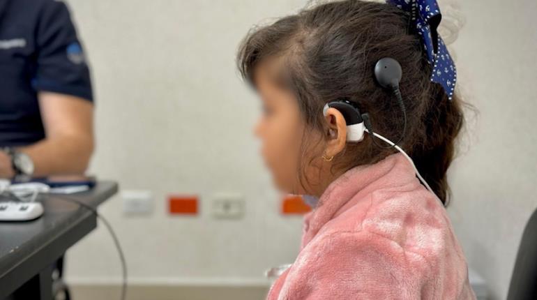 Ordena Juez al IMSS realizar, de forma inmediata, cirugía de implantes auditivos para niña de 6 años