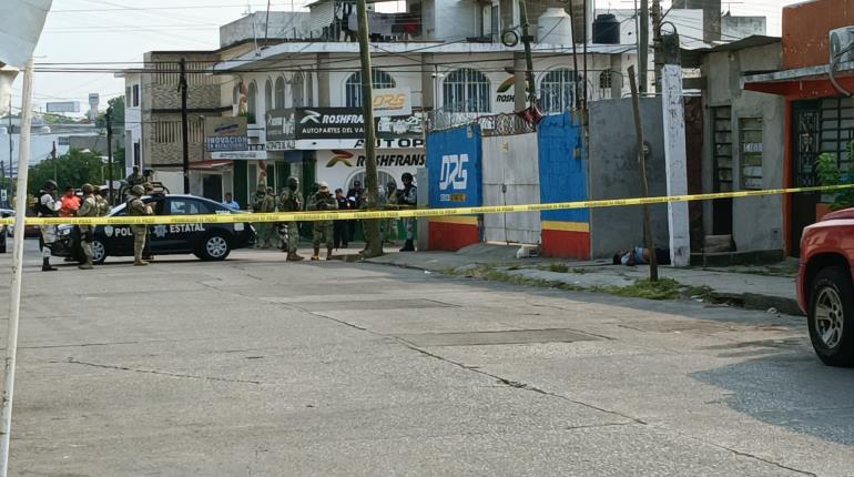 Lo hallan sin vida en calle de la col. Atasta, Centro