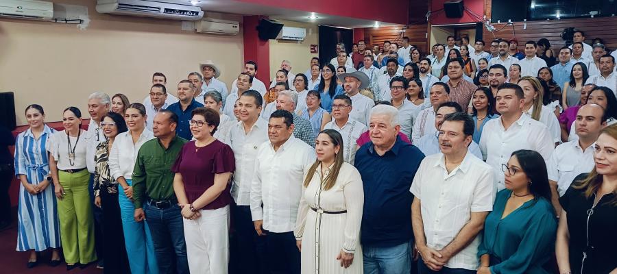"Tabasco está de pie y avanzando": May al celebrar un año de su triunfo "Tabasco está de pie y avanzando": May al celebrar un año de su triunfo