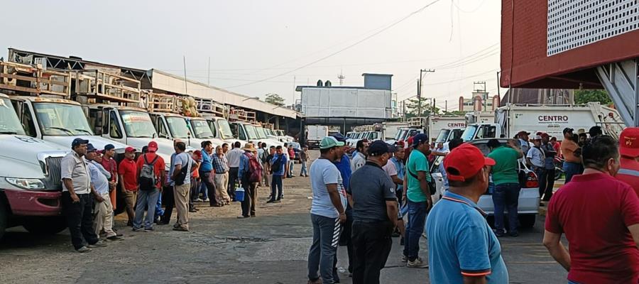 Trabajadores de recolección de basura levantan protesta tras acuerdo con el Ayuntamiento Trabajadores de recolección de basura levantan protesta tras acuerdo con el Ayuntamiento