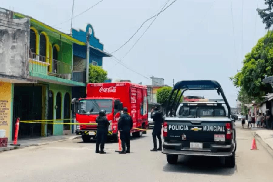 Fallecen trabajador de empresa refresquera y hombre en situaci&oacute;n de calle en Huimanguillo