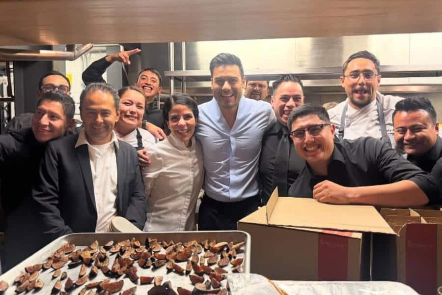 La tabasqueña Gaby Ruiz le cocina a Carlos Rivera La tabasqueña Gaby Ruiz le cocina a Carlos Rivera