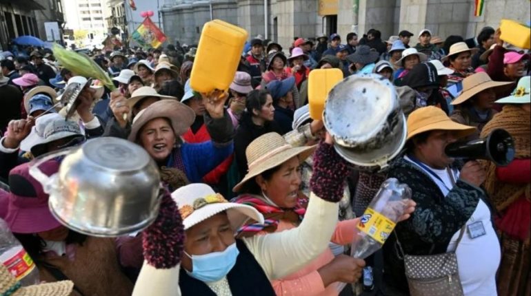 Simpatizantes de Evo Morales bloquean carreteras en Bolivia para exigir su inscripción a las elecciones