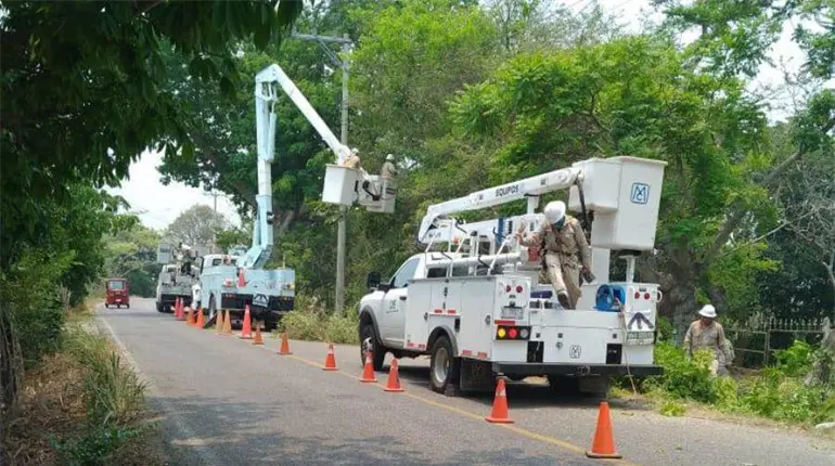 CFE no había dado mantenimiento a la red eléctrica de Tabasco: May