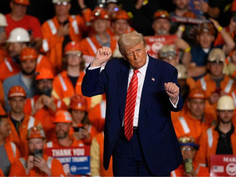 Trump firma decreto que eleva al 50% los aranceles al acero y al aluminio Trump firma decreto que eleva al 50% los aranceles al acero y al aluminio