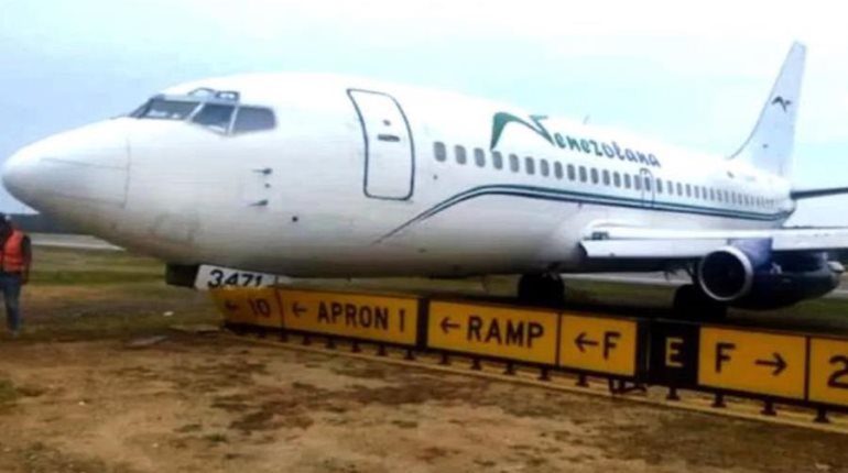 Avión con 96 pasajeros aterriza de emergencia en Venezuela