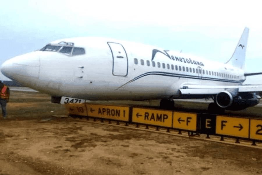 Avión con 96 pasajeros aterriza de emergencia en Venezuela Avión con 96 pasajeros aterriza de emergencia en Venezuela