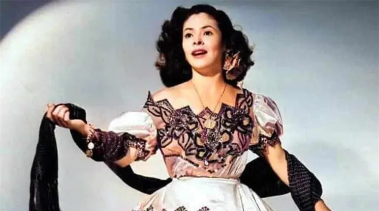 Homenaje a Dora María en el corazón del CICOM