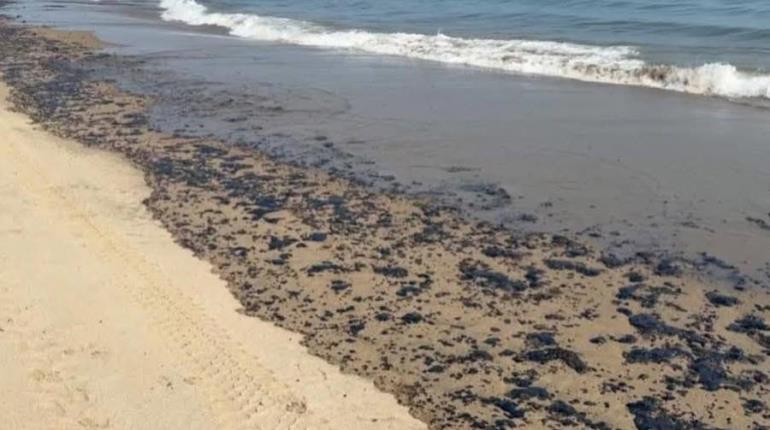 Informa Pemex que concluyeron la contención y limpieza en playas de Paraíso, tras derrame