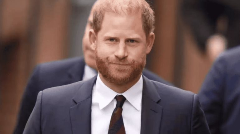 Príncipe Harry podría cambiar su apellido por el de Diana