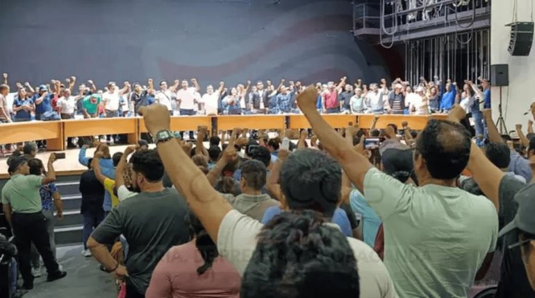 Agremiados de la sección 22 de la CNTE se retiran del paro