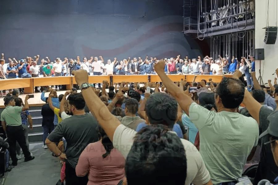 Agremiados de la sección 22 de la CNTE se retiran del paro Agremiados de la sección 22 de la CNTE se retiran del paro