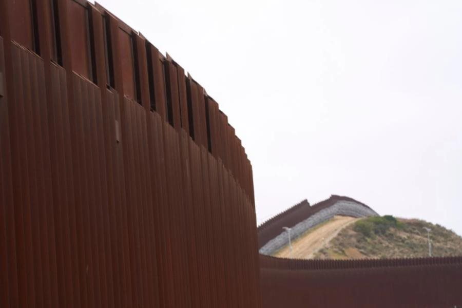 Otorga EE.UU. exenciones de tierra para muro fronterizo a Nuevo México y Arizona Otorga EE.UU. exenciones de tierra para muro fronterizo a Nuevo México y Arizona