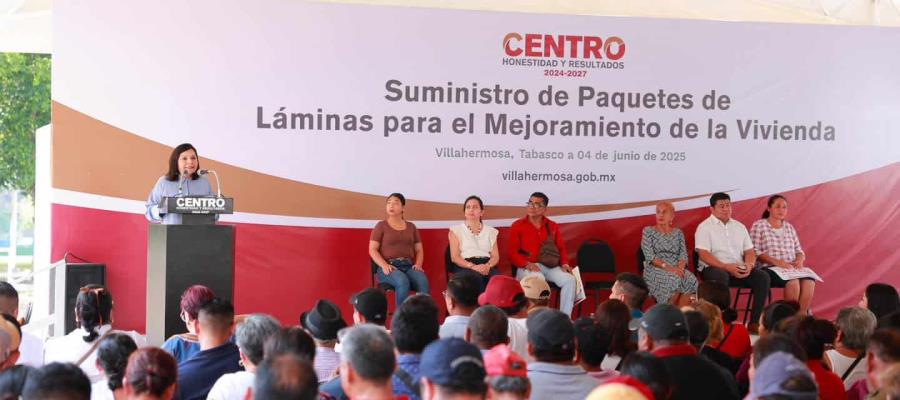 Entrega Ayuntamiento 900 paquetes de láminas del programa "Mejora de Viviendas en Centro Entrega Ayuntamiento 900 paquetes de láminas del programa "Mejora de Viviendas en Centro
