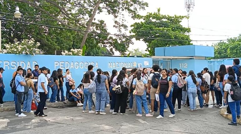 Alumnos del UPN 271 protestan por nuevo director