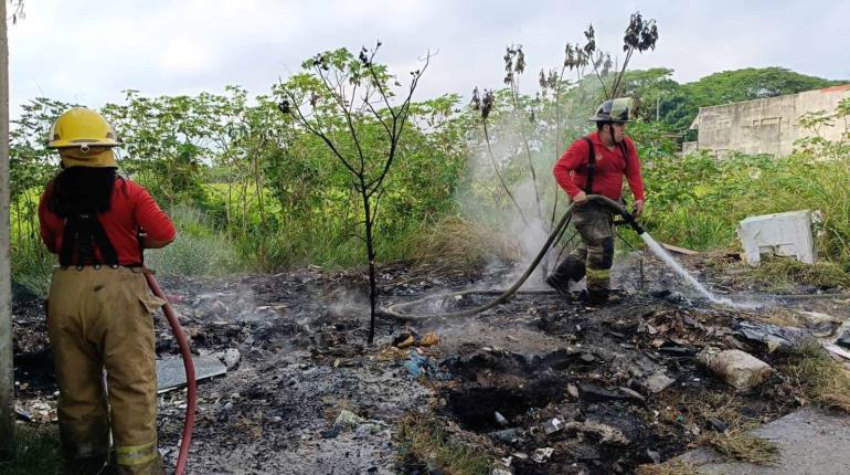 Sofocan bomberos 2 incendios de pastizal en Centro