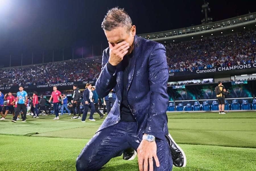 Cruz azul hace oficial la salida de Vicente Sánchez Cruz azul hace oficial la salida de Vicente Sánchez