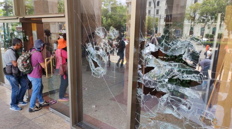 Vandaliza CETEG acceso de la Secretaría de Bienestar en CDMX