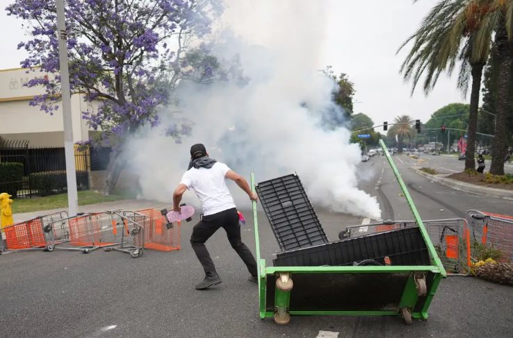 Agentes del ICE realizan nueva redada contra migrantes en California Agentes del ICE realizan nueva redada contra migrantes en California