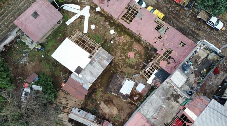 Tornado en Michoacán deja afectaciones en casas, escuelas y huertos