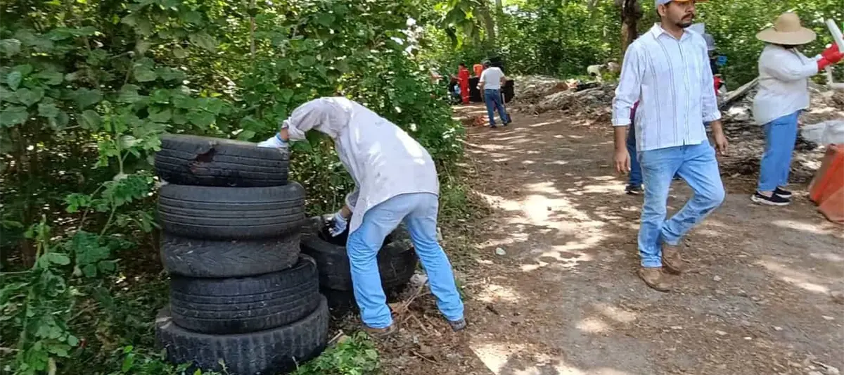 Retiran llantas, sanitarios, refrigeradores, ropa, maletas y toneladas de escombros de la Laguna El Camarón