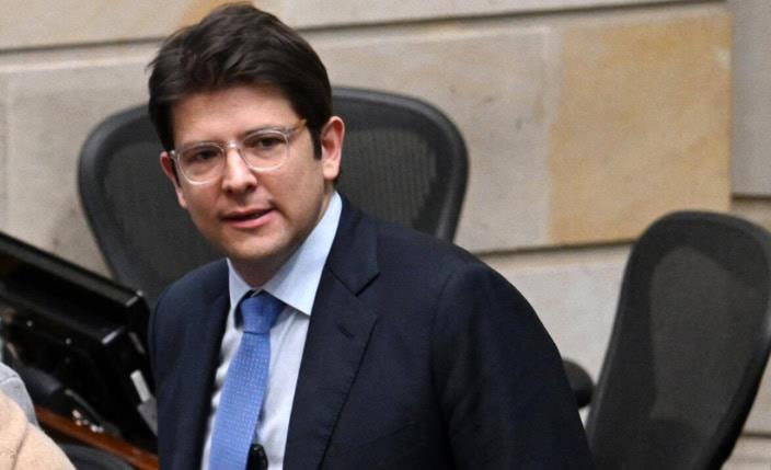 Arma utilizada en atentado contra Miguel Uribe fue comprada en EE.UU.: Policía colombiana