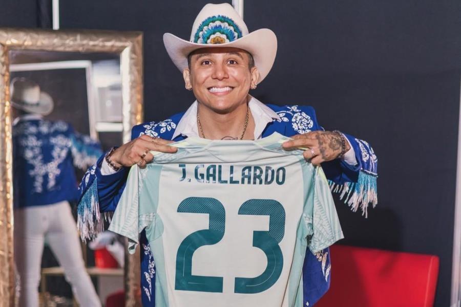 Edwin Luna pasea con su perrito en calles de Villahermosa previo a show en Cárdenas Edwin Luna pasea con su perrito en calles de Villahermosa previo a show en Cárdenas