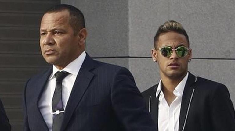 Padre de Neymar busca que continúe en Santos de Brasil