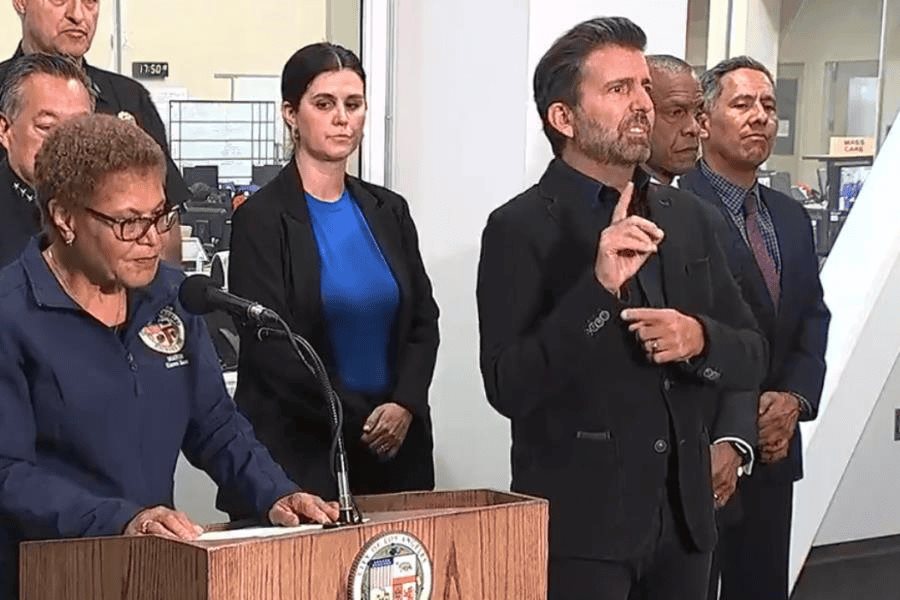 Karen Bass, anuncia un toque de queda en Los Ángeles tras actos de vandalismo durante las protestas Karen Bass, anuncia un toque de queda en Los Ángeles tras actos de vandalismo durante las protestas