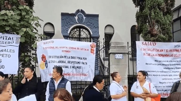 Protesta sector salud del IMSS-Bienestar en Puebla por falta de insumos