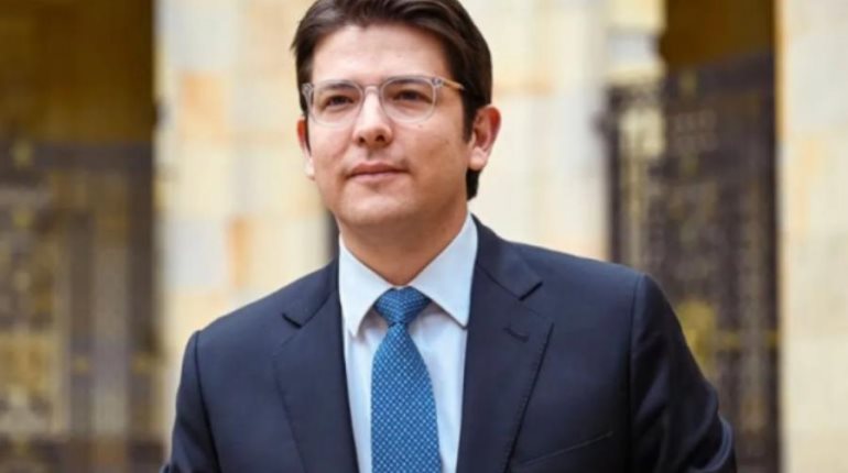 Existen indicios de mejoría neurológica: Médicos del precandidato presidencial colombiano