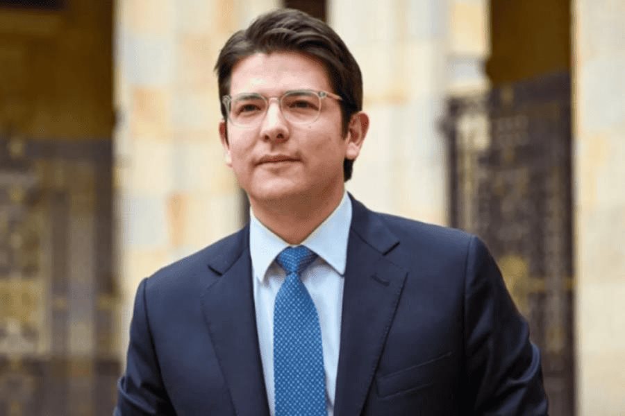 Existen indicios de mejoría neurológica: Médicos del precandidato presidencial colombiano